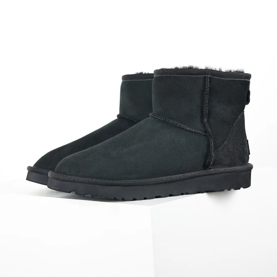 Pick up locally 💰540 Core recommendation Good price Cashmere insoles are a very suitable choice for keeping warm in winter and at home. In the new year, uug launched a series of styles, which are partial to the preferences of young consumers and have also moved to the forefront of fashion trends. Shoe body material Water-repellent coated suede upper 17mm UGGPURE™ implanted wool insole Lightweight non-slip comfortable rubber outsole With brand LOGO Trademark Comes with a full set of packaging Size: 35 36 37 38 39 40 41 42 43 44